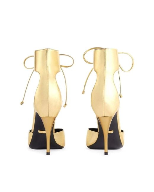 Gucci Metallic Priscilla Glossed-leather Pumps In Gold