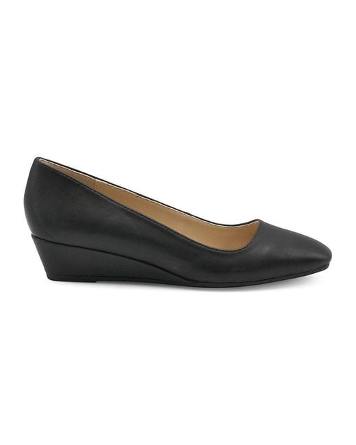 Adrienne vittadini black wedges clearance