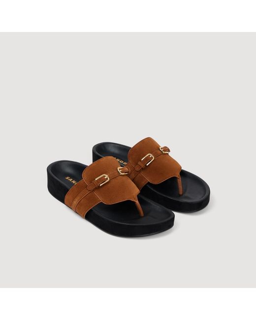 Sandales en cuir suède à boucles Sandro en coloris Brown