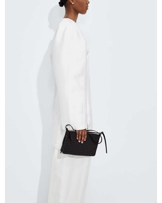 Bolso Pouch Medium Bottega Veneta de color White