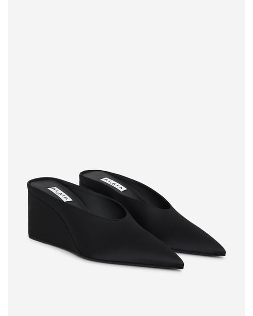 Mules Compensées À Bouts Pointus En Satin Alaïa en coloris