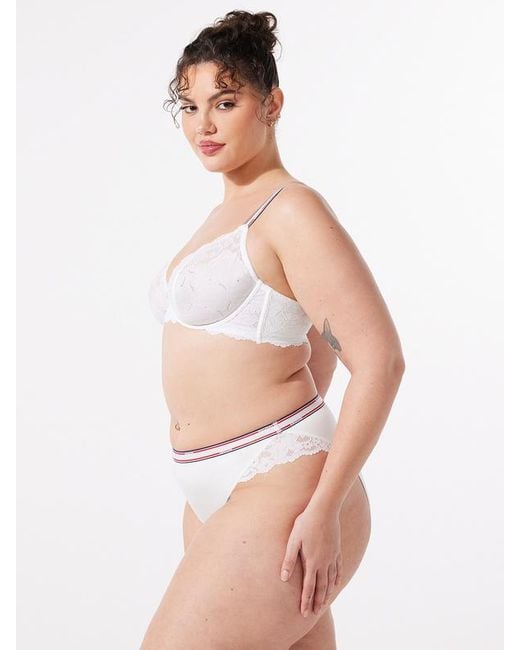 Savage X Serving Courtside Unlined Lace Plunge Bra in Natural | Lyst UK