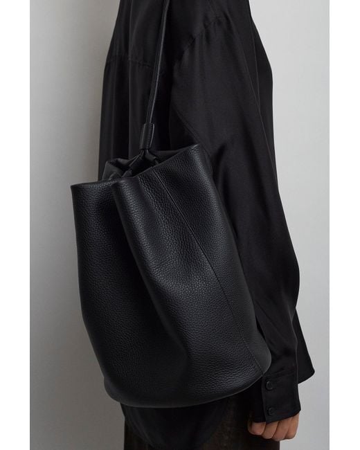 バッグ Therow Joe bagpack black Joe leather backpack in black - The Row | Mytheresa