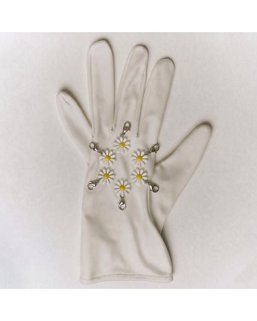 Charms A Fiore di Scarosso in White