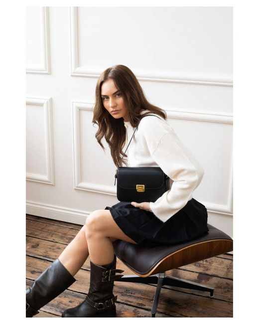 SVNX Black Shoulder Bag With Clasp Fastening