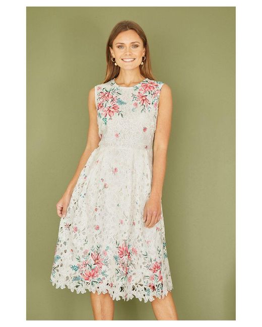 Yumi' Green And Floral Border Lace Dress