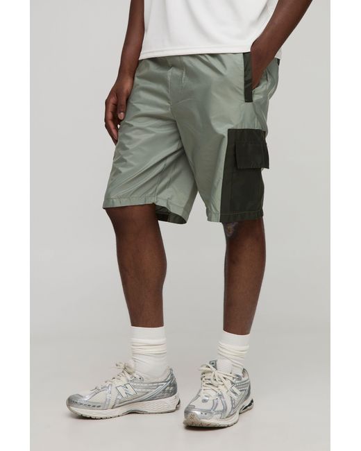 BoohooMAN Green Elasticated Waist Relaxed Mid Length Nylon Cargo Shorts for men