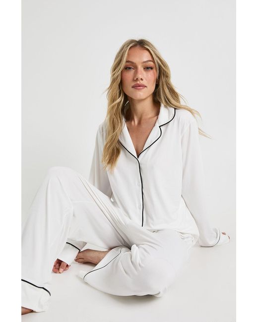 Boohoo White Petite Jersey Piping Detail Long Sleeve Shirt & Trousers Pyjama Set