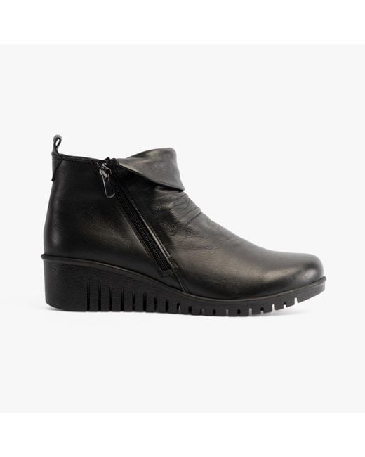 Lotus Black Cordelia Boots