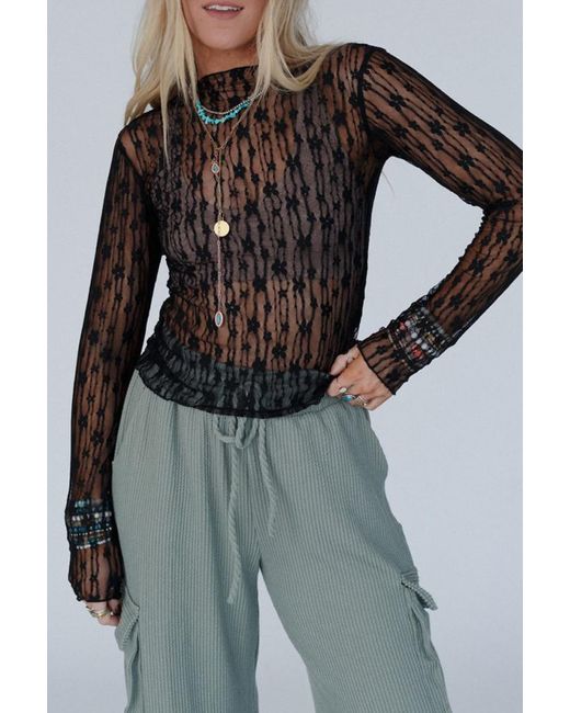 Azura Exchange Bloemenkant Lange Mouw Top in het Black