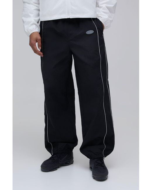 BoohooMAN Black Relaxed Fit Elasticated Front Binding Toggle Hem Nylon Trousers for men