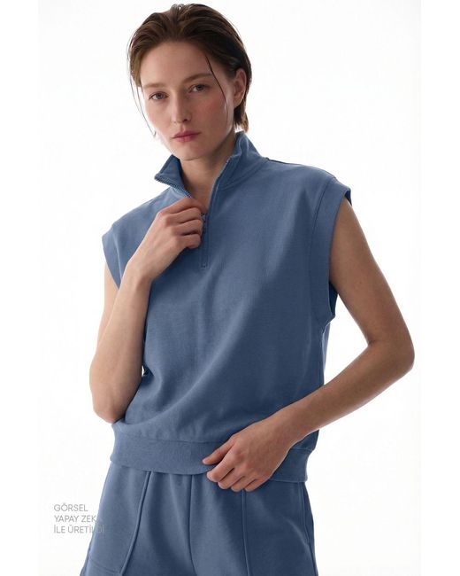 Penti Blue Sleeveless Half-Zip Sweatshirt