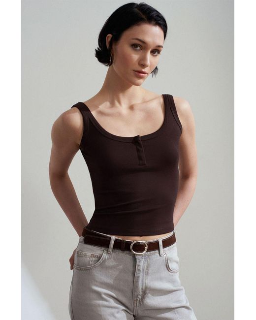 Dilvin Geribde Cropped Cami Blouse in het Black