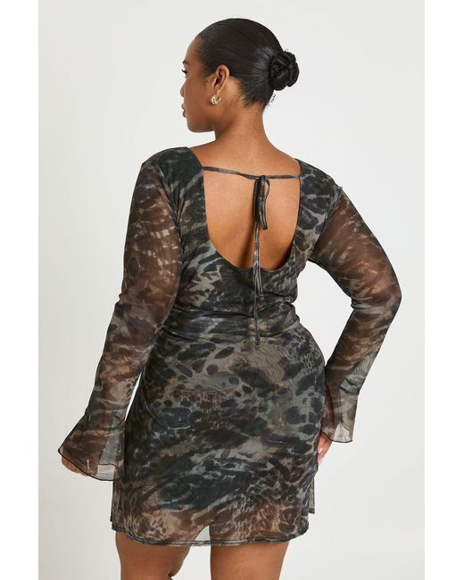 Boohoo Gray Plus Large Floral Ruched Mini Shift Dress