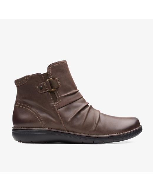 Clarks Brown Un Loop Top Dark Boots