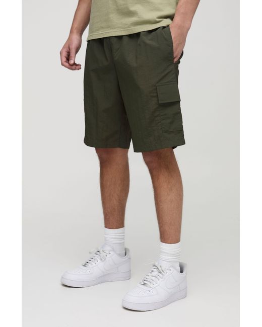 BoohooMAN Green Elasticated Waist Relaxed Mid Length Crinkle Nylon Cargo Shorts for men