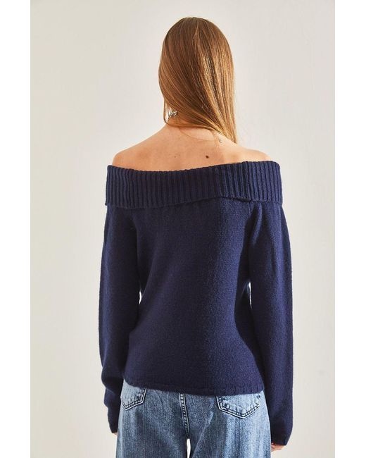 Bianco Lucci Blue Textured Knitwear Sweater With Madonna Collar