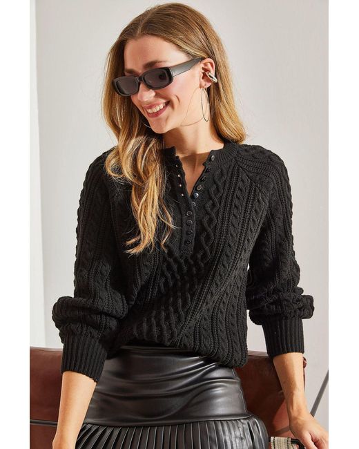 Bianco Lucci Black Textured Knitwear Sweater With Button Collar