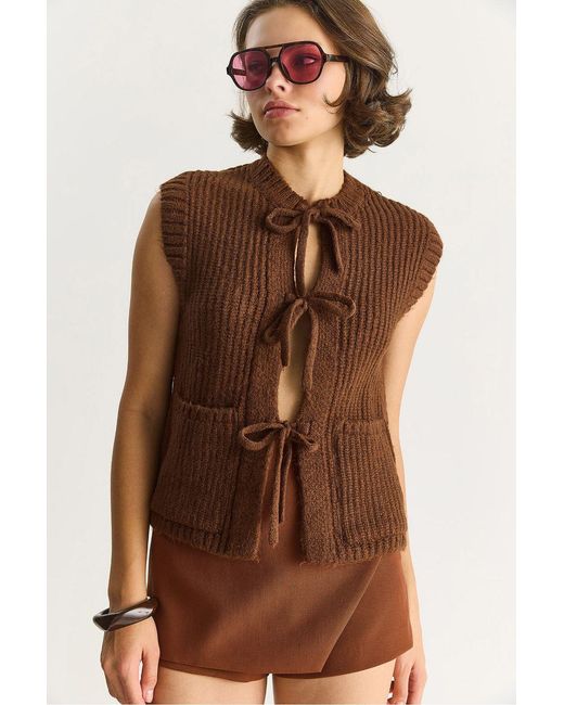 Bianco Lucci Brown Textured Knitwear Waistcoat With Tie Closure