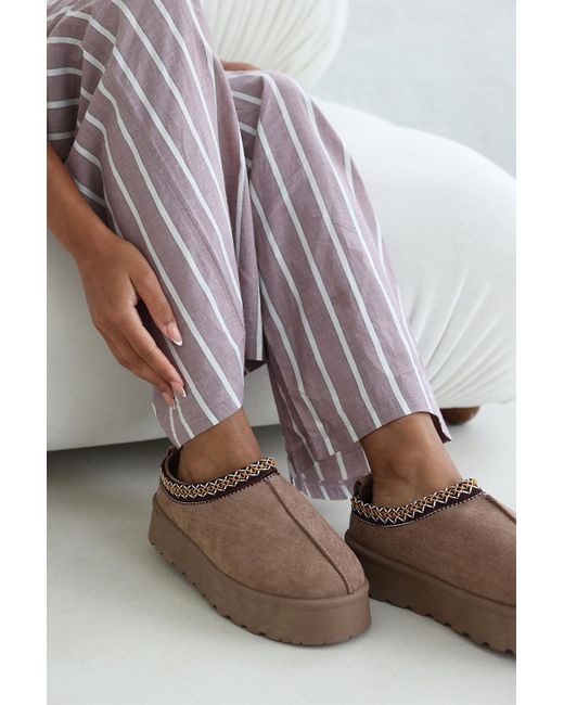 TRIANGLE LOGO FLATS IN CAMEL SUEDE AND FUR LINING