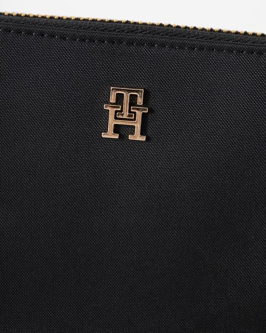 Tommy Hilfiger Black Popette Medium Zip Bag
