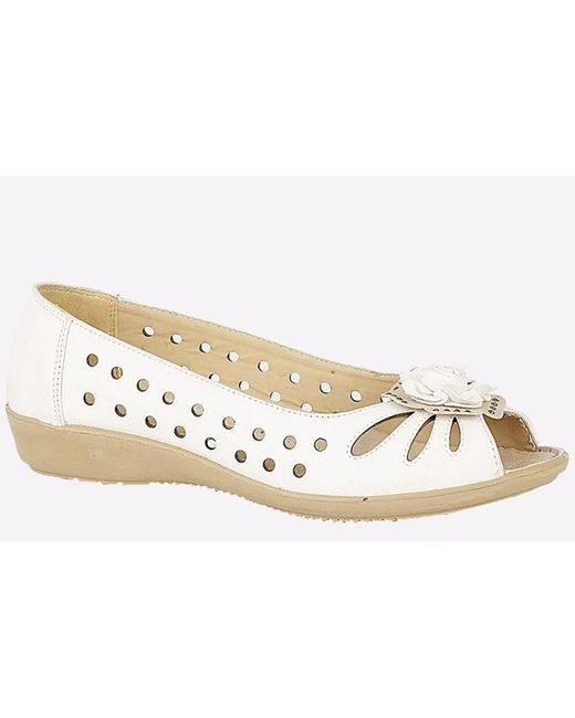 Boulevard White Mia Flower