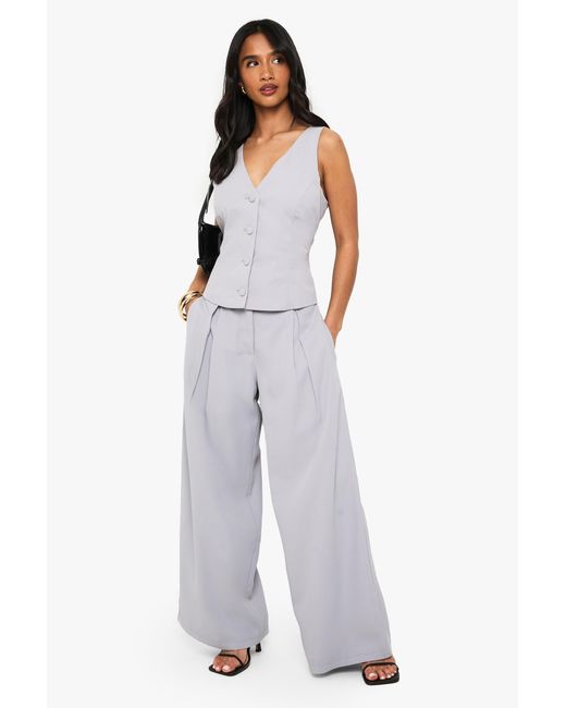Boohoo White Petite Pleat Detail Wide Leg Tailored Trouser