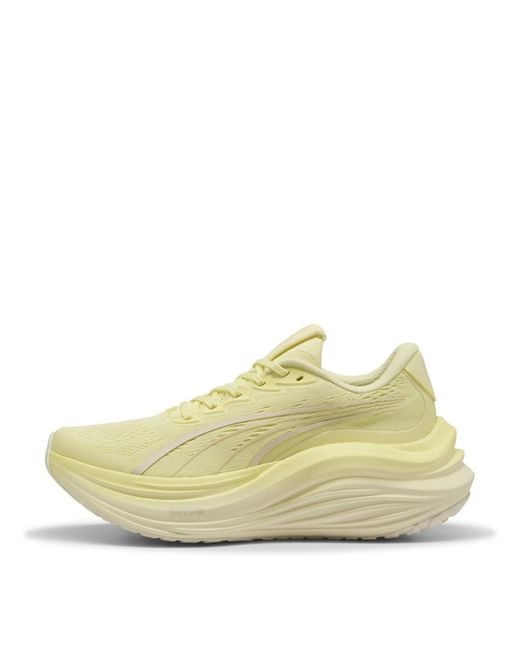 PUMA White Magmax Nitro Wns Road Running Shoes