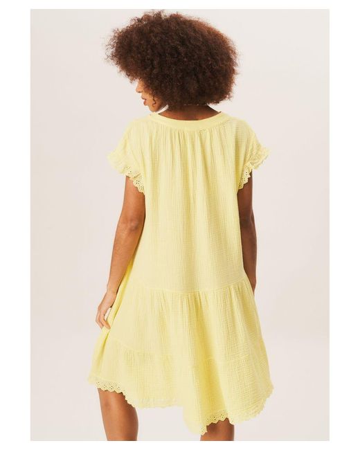 Gini London Gelaagde Mini-jurk Met Gelaagde Flare Aan De Voorkant Met Knopen in het Yellow