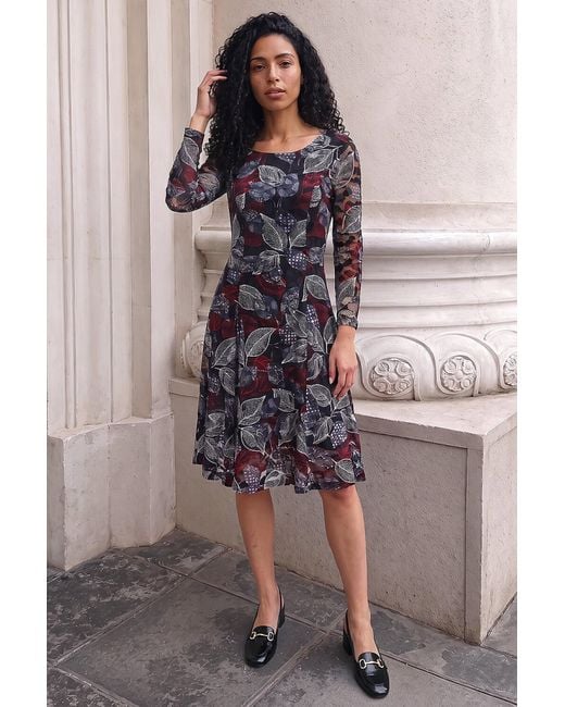 Roman Red Leaf Lace Stretch Dress