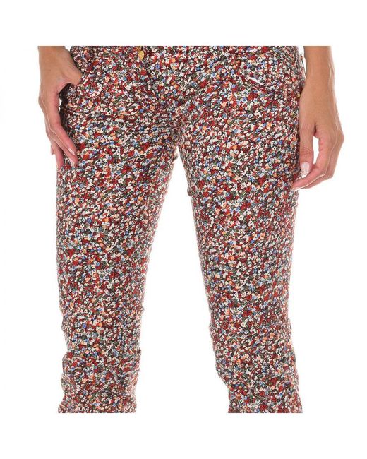 Met Red Trousers Gefer