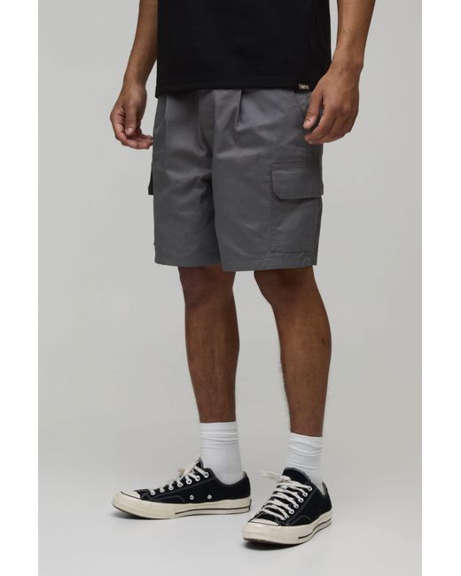 BoohooMAN Black Relaxed Fit Pleat Front Work 365 Cargo Shorts for men