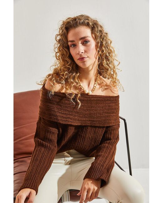 Bianco Lucci Brown Off Shoulder Ribbed Knit Sweater