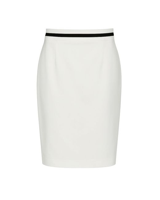 Conquista Aansluitende Kokerrok Met Contrasterende Zwarte Streep in het White