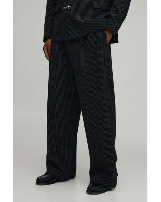 BoohooMAN Black Tailored Pinstripe Pleat Front Wide Fit Suit Trousers