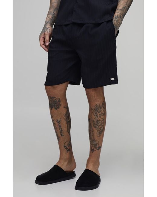 BoohooMAN Black Tall Textured Pleated Relaxed Fit Shorts for men