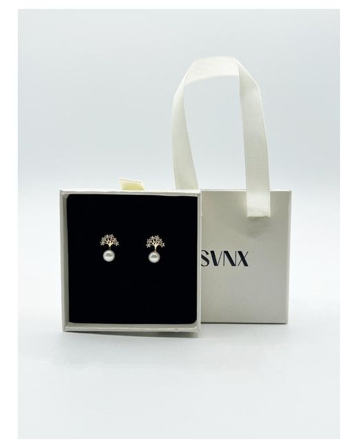 SVNX White Pearl Stud Earring With Diamante Tree