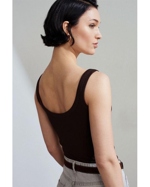 Dilvin Geribde Cropped Cami Blouse in het Black