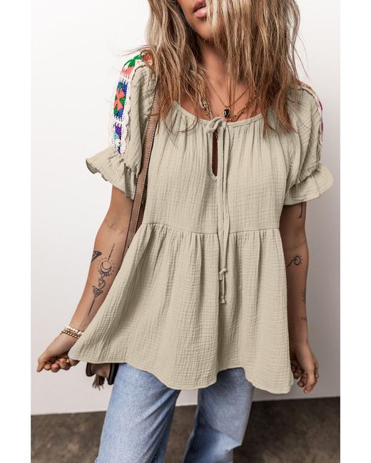 Azura Exchange Rookgrijs Gekreukt Geborduurd Geappliqueerd Blouse Met Ballonmouwen En Touwsluiting in het Natural