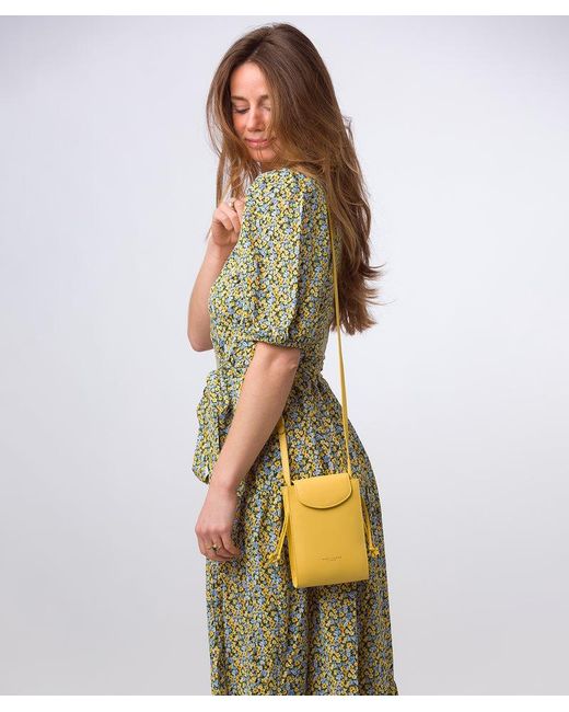Pure Luxuries Metallic 'Kiana' Lemon Drop Nappa Leather Cross Body Phone Bag