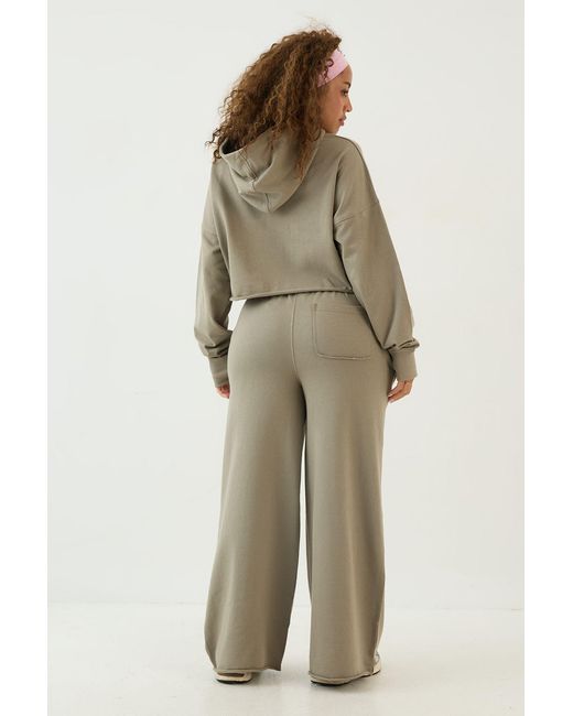 DSGN Studio Natural Lightweight Boxy Crop Hoodie