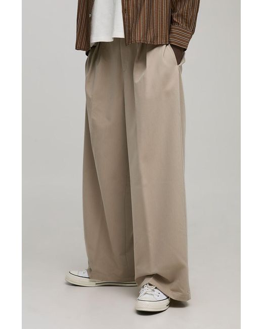 BoohooMAN Brown Wide Fit Pleat Front Tailored Smart Pants for men