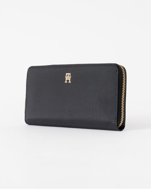 Tommy Hilfiger Black Popette Large Zip Bag