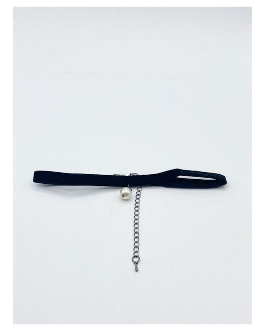 SVNX Blue Faux Velvet Choker Necklace With Pearl Charm