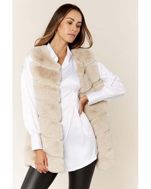 Gini London White Diagonal Geschnittenes Ärmelloses Kunstfell-Gilet