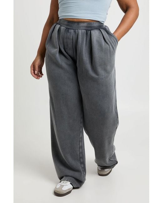 Boohoo Gray Plus Washed Mid Rise Pleated Wide Leg Jogger