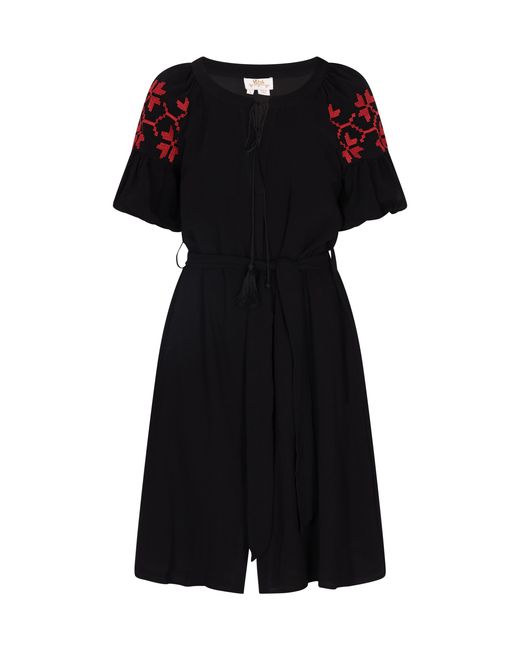 Usha Jurk in het Black