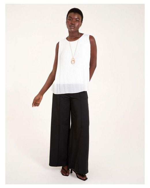Blue Vanilla White Sleeveless Pleated Top With Necklace