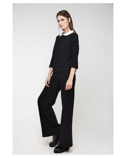 Conquista Black Top With Rounded Collar