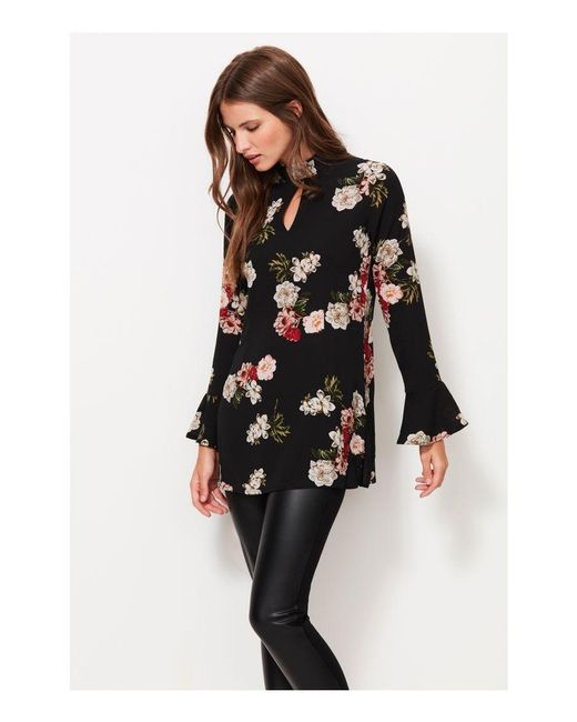 Sosandar Black Floral Print Keyhole Detail Fluted Cuff Top